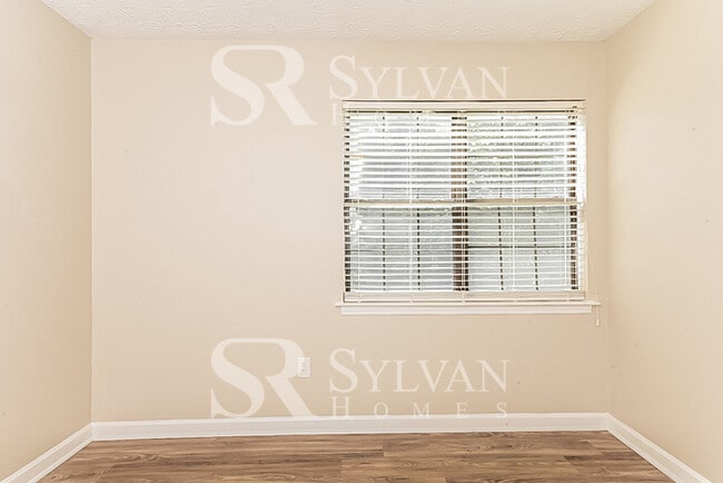 Building Photo - Come and view this 3 bedroom, 2.5 bathroom home