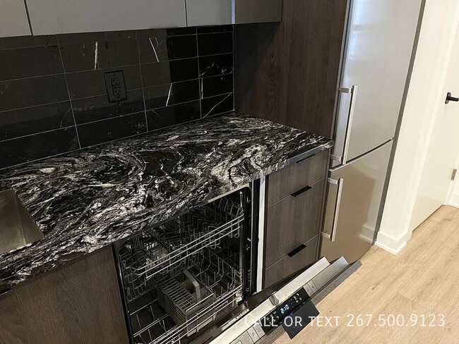 Building Photo - 1306 N Front St