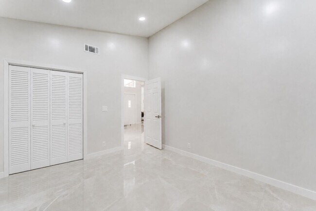 Building Photo - 7512 Eagle Point Dr