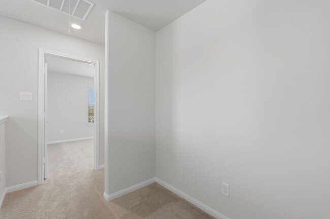 Building Photo - 1360 Mount Blanc Path