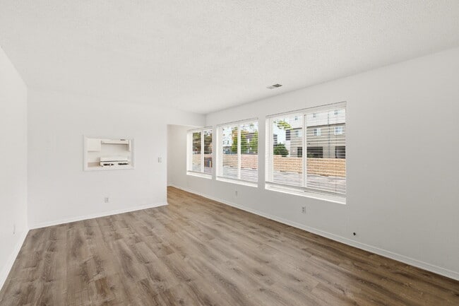 Building Photo - Beautiful Totally Remodeled Studio Home - Available Immediately!