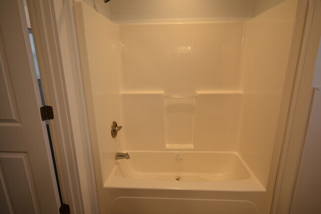 Building Photo - AVAILABLE 6/10/26 Adorable 2 bedroom cottage available long term off 30A! Huge screened in porch ...