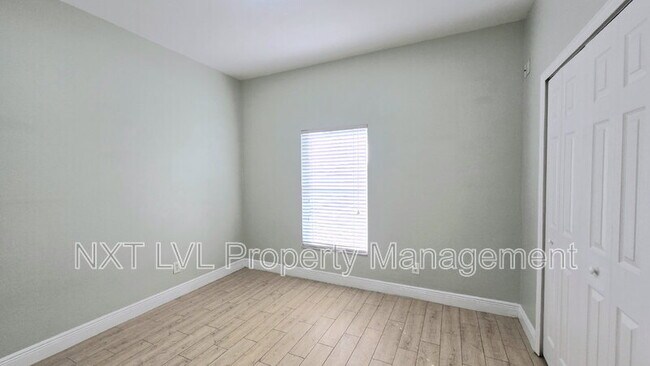 Building Photo - 2122 SW 29th Terrace