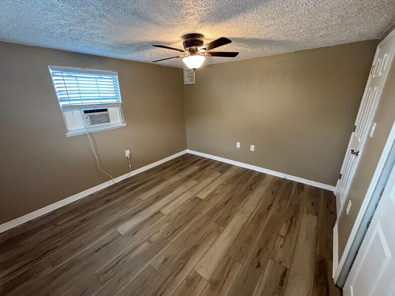 Building Photo - 1207 W Pierce St