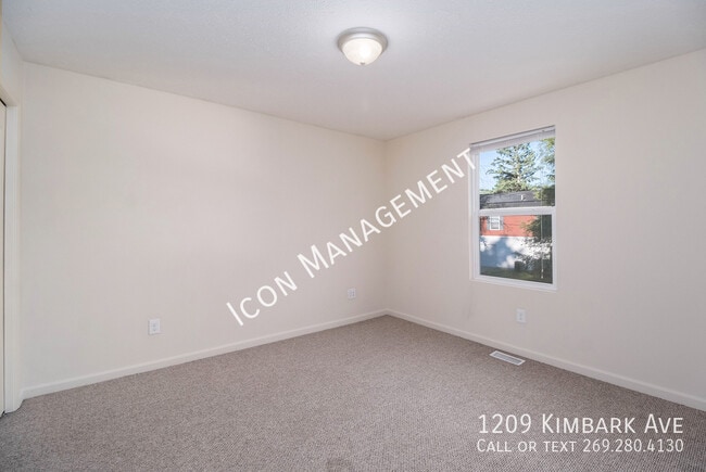Building Photo - 1209 Kimbark Ave