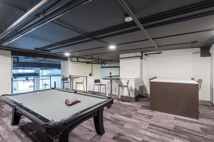 Building Photo - 550 W Juneau Ave