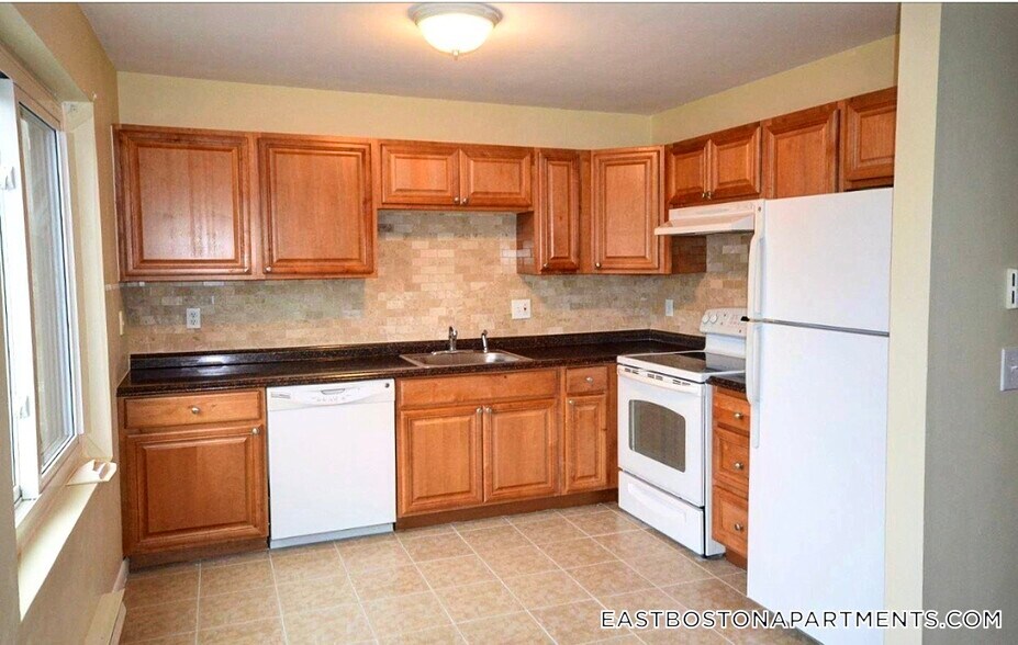 Building Photo - 128 Marginal St