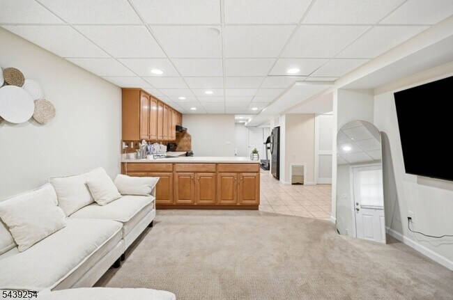 Building Photo - 75 Spring Hill Cir