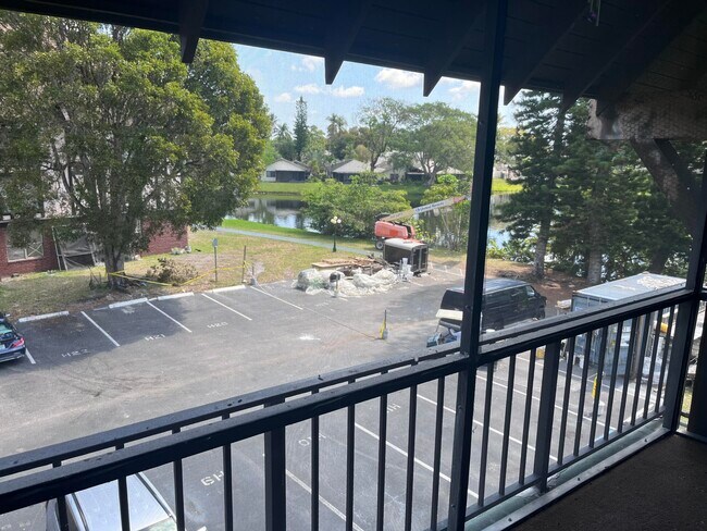 Building Photo - 3720 Inverrary Dr