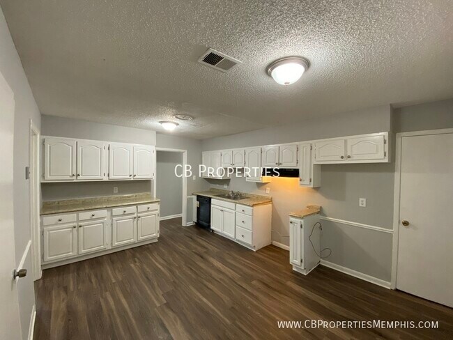 Building Photo - Renovated 3 Bedroom 2 Bath in Whitehaven!