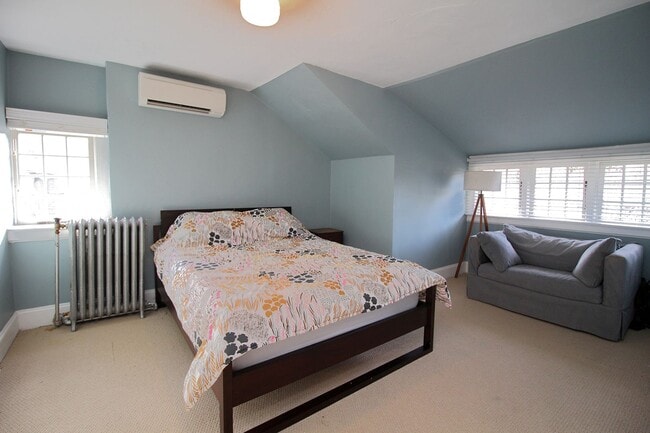 Building Photo - 2343 NE 21st Ave