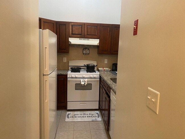 Building Photo - 831 Edpas Rd