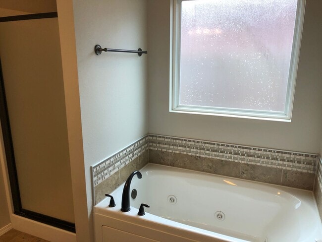 Building Photo - Bixby Schools -  3 Bedroom 2 Bath in The T...