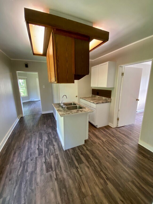 Building Photo - 98 E Van Buren St