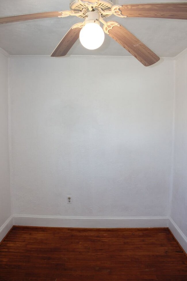 Building Photo - Apartment in Havelock