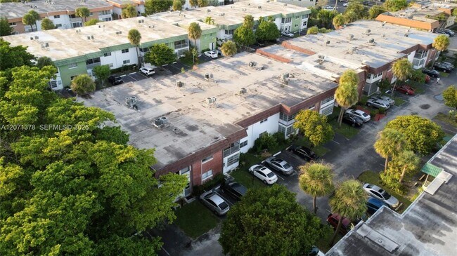 Building Photo - 4801 NW 22nd Ct