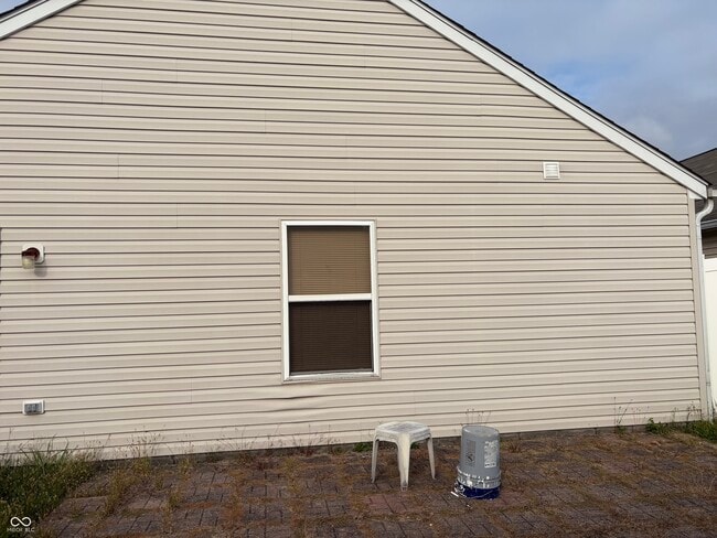 Building Photo - 113 Gazebo Dr