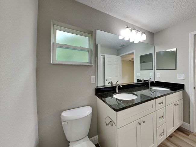 Building Photo - 238 W Ruska Pl