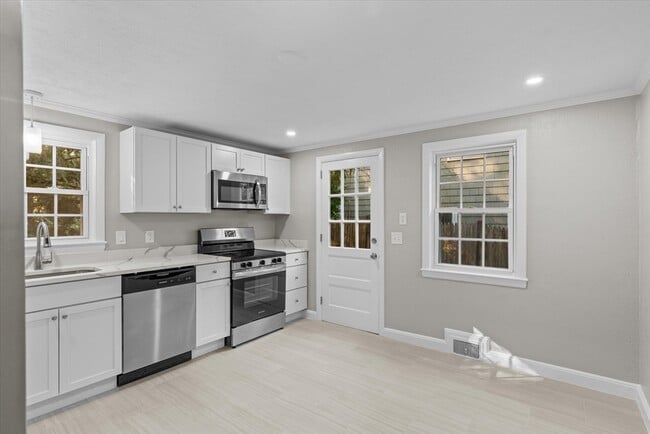Building Photo - 36 Delmar Ave