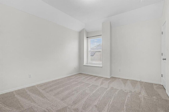 Building Photo - 501 Silver Trail