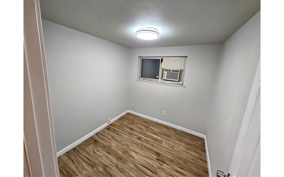 Building Photo - 511 Locust St