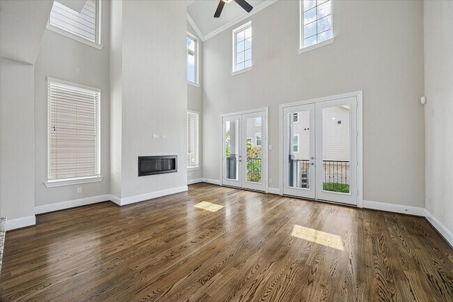 Building Photo - 1704 Oak Leaf Pass Dr