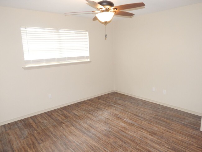 Building Photo - Whitehouse ISD - Beautiful 3 Bedroom, 2 Ba...