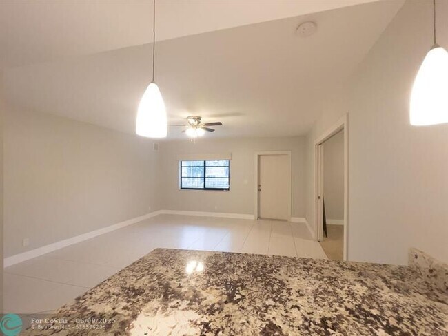 Building Photo - 64 Isle of Venice Dr