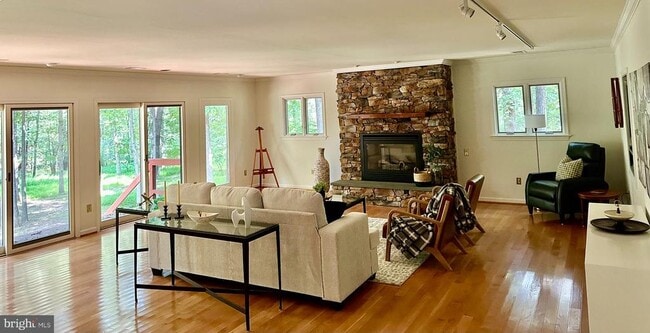 Building Photo - 15679 Edgegrove Rd