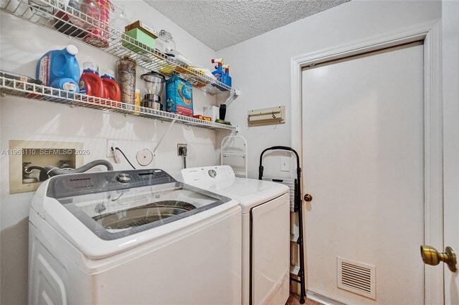 Building Photo - 1025 NW 105th Way