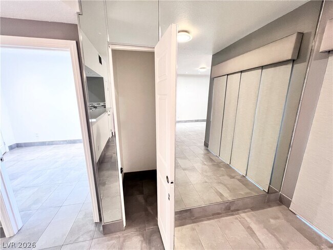 Building Photo - 6955 N Durango Dr