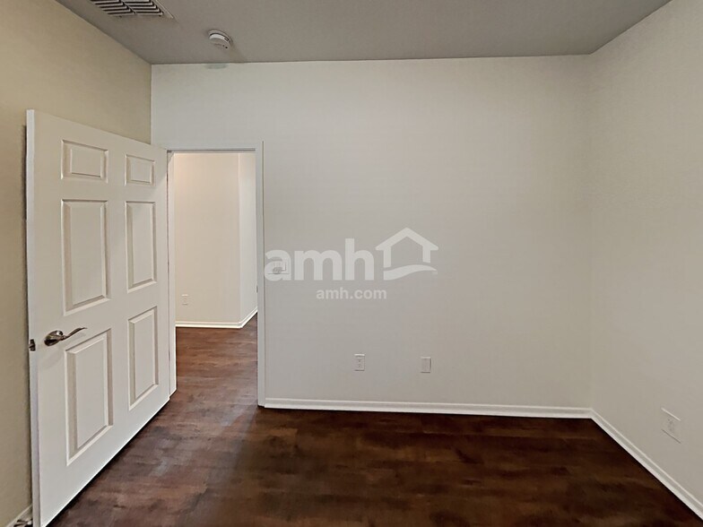 Building Photo - 1688 E Primavera Way