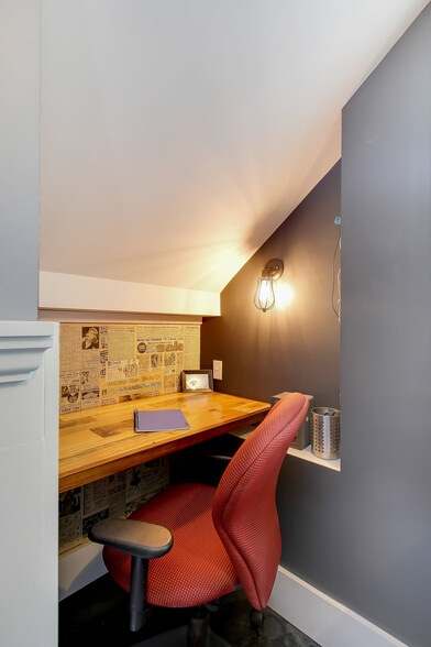 Building Photo - 337 NE 54th St