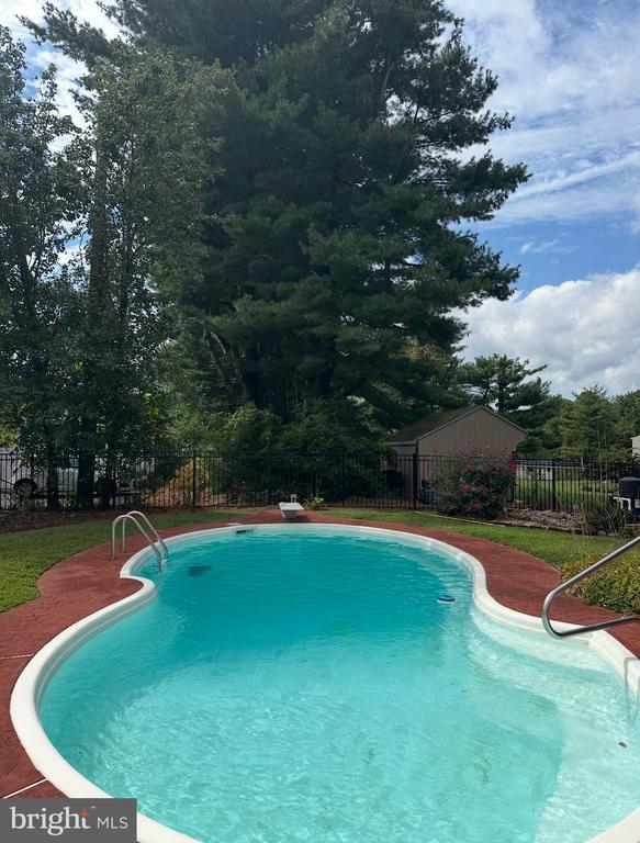 Building Photo - 11 Grant Dr