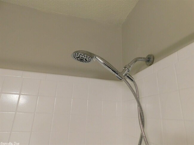 Building Photo - 515 Brookside Dr