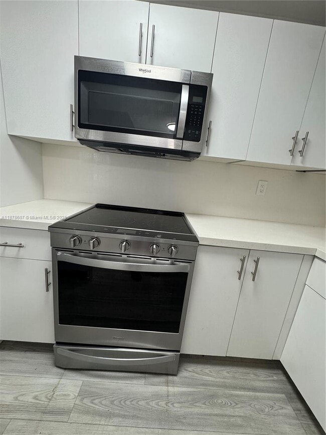 Building Photo - 3720 N Pine Island Rd