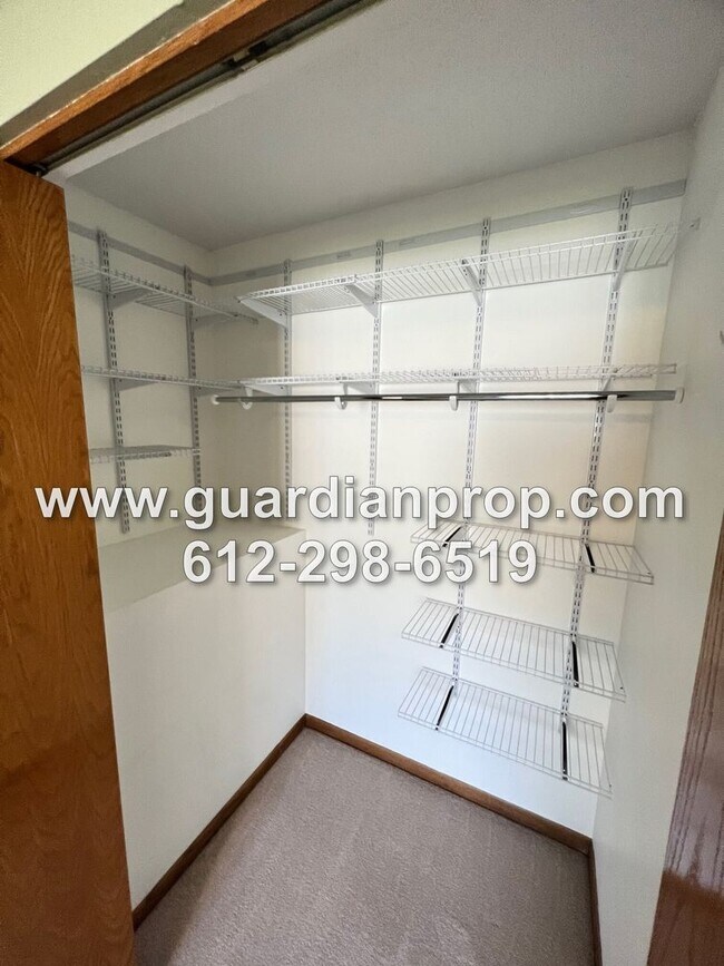 Building Photo - 2820 Blue Ridge Dr