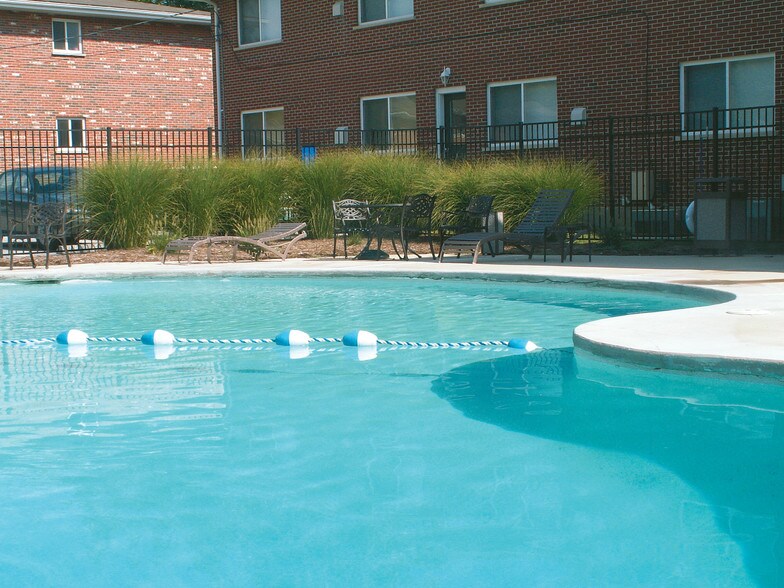 Charbonier Manor Apartments 723 Rosetta Dr Florissant MO 63031