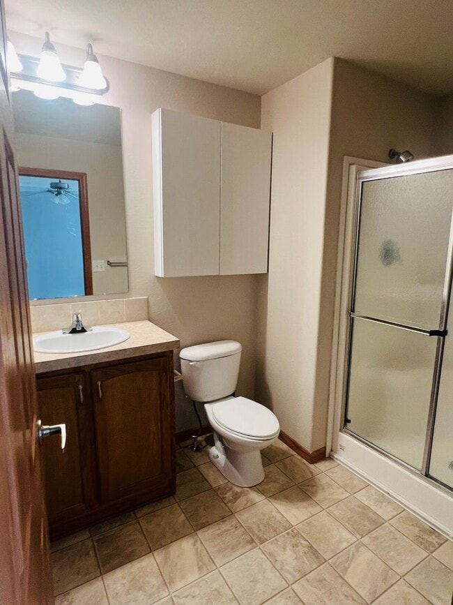 Building Photo - Charming Townhome, Prime Location, Cozy Living