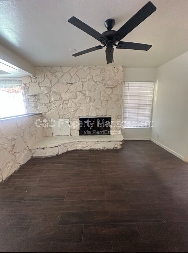 Building Photo - 14012 Sylvanwood Ave