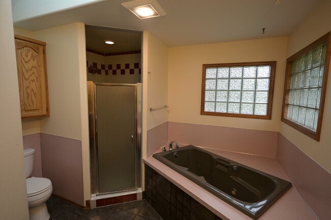 Building Photo - Single level, 3+ bed 3 bath, 2,932 sf home on 1.23 acres in Sequim