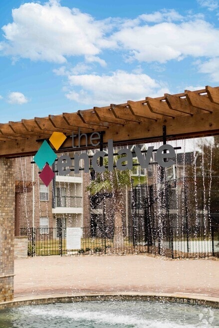 Building Photo - The Enclave