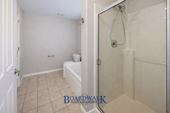 Building Photo - Beautiful 3 Bedroom Townhome End Unit in Draper!