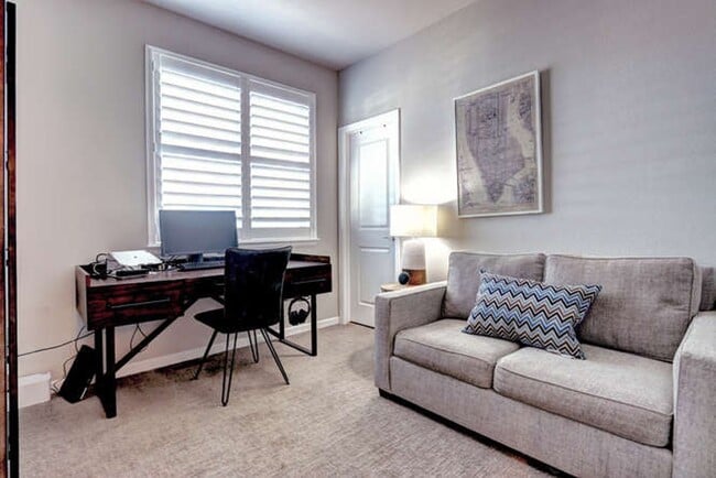 Building Photo - Evolve Real Estate: AVAILABLE 8/1/25! Stun...