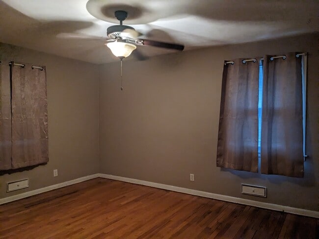 Building Photo - 1211 Stratford Ave