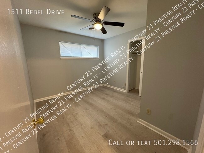 Building Photo - 1511 Rebel Dr