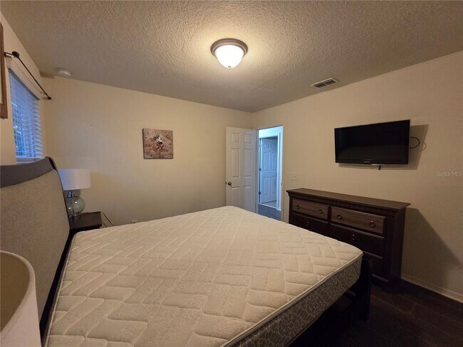 Building Photo - 11842 Silverlake Park Dr