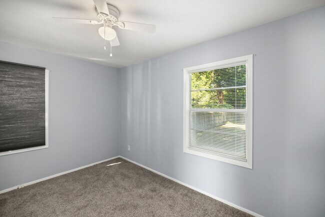 Building Photo - 354 Chicago Ave