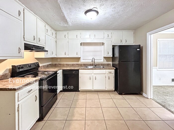 Building Photo - 3780 Cedar Hurst Way