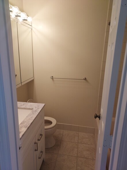 Building Photo - 239-70B Oak Park Dr